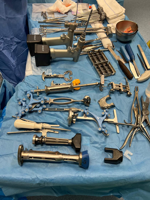 Utensilios para la operación de rodilla mediante robot