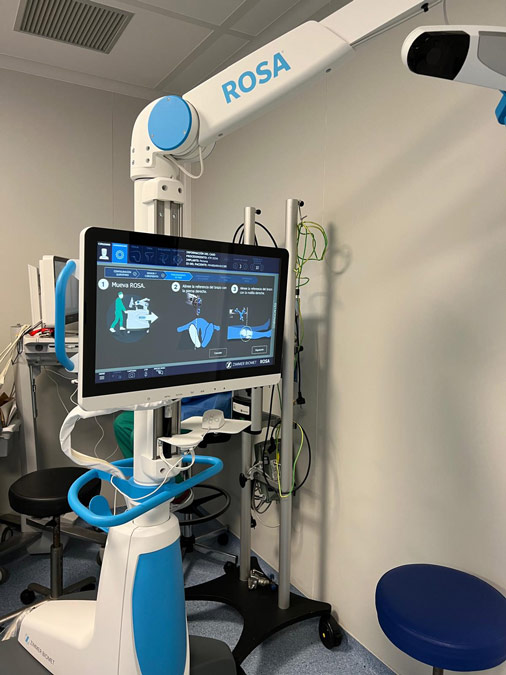 Robot rosa operación rodilla protesis